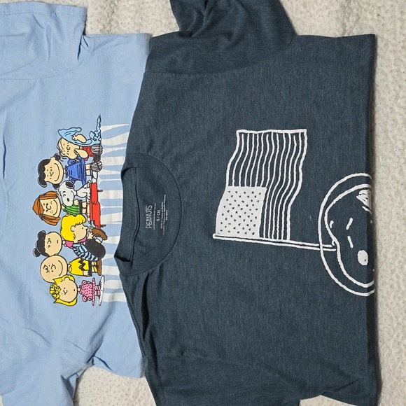 3 T-shirts. SIZE: SMALL and Medium - Picture 2 of 4